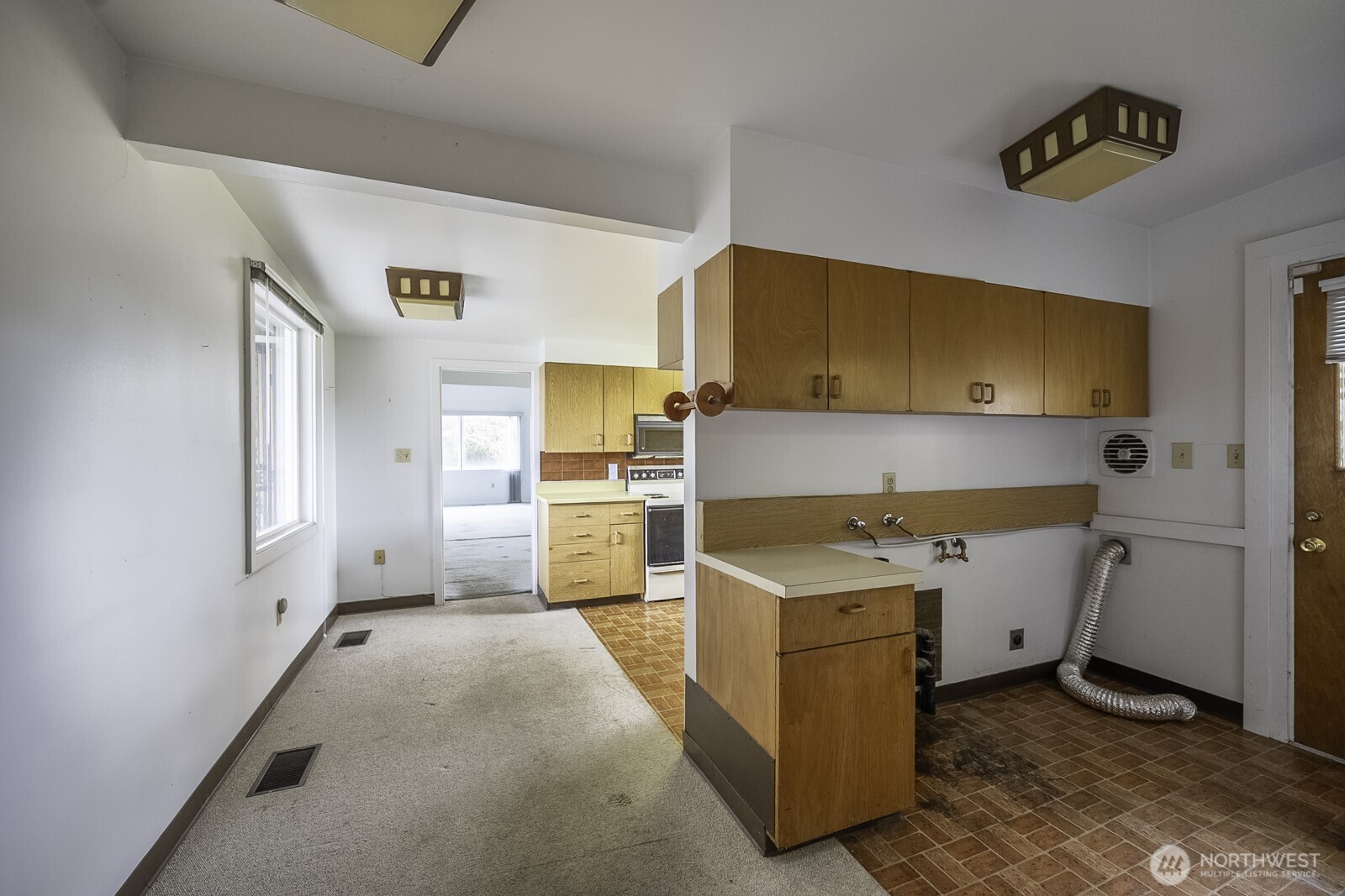 537 Fairchild Loop Moses Lake, WA 98837 - Photo 8 of 34 a utility room with cabinets washer and dryer