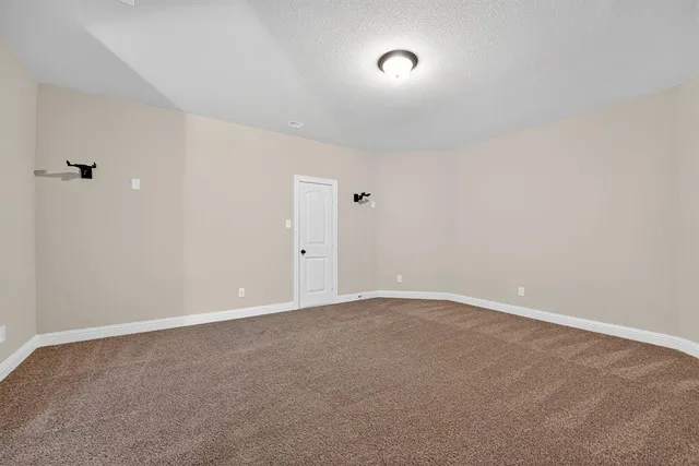 a view of a back yard