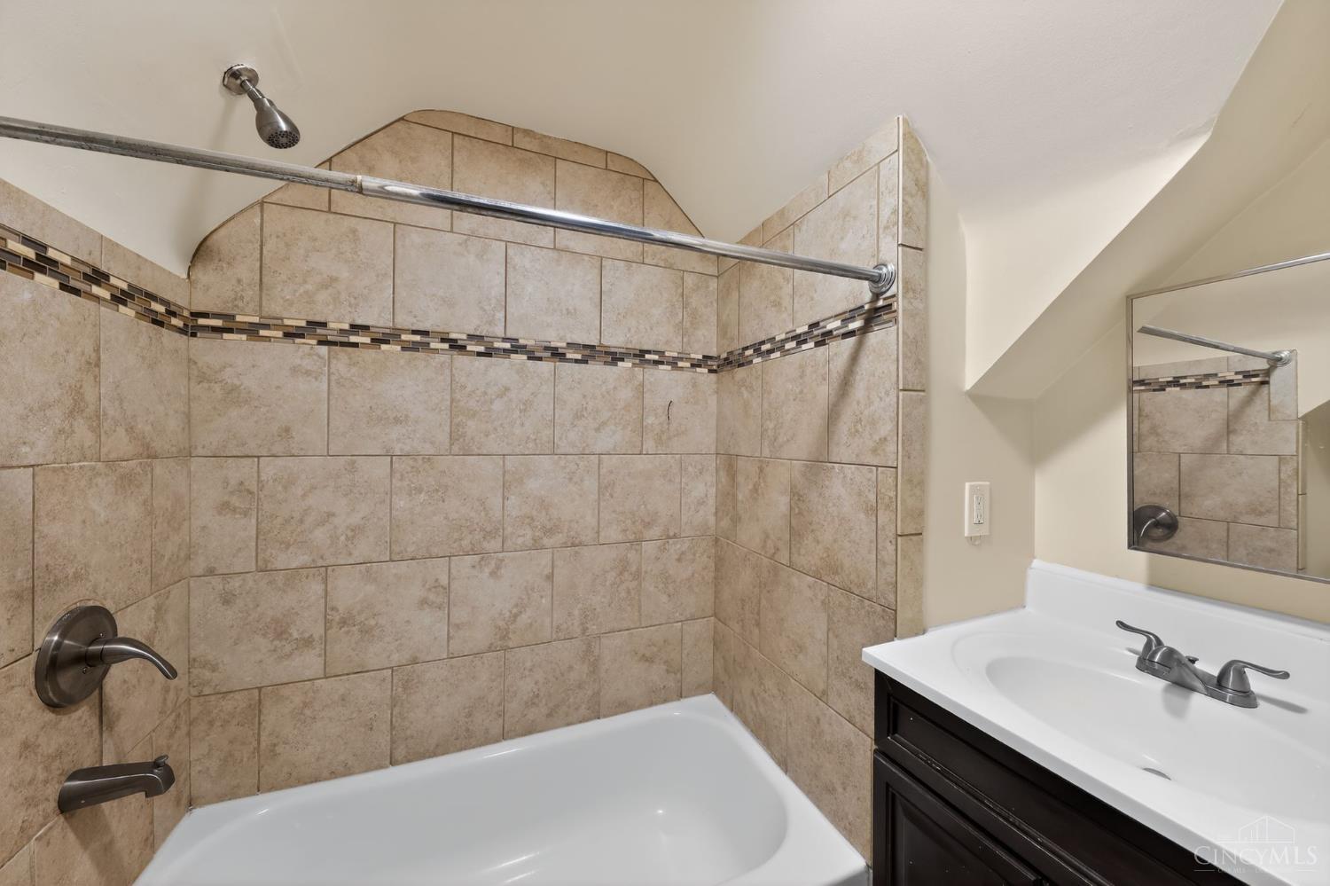 3022 North Bend Road Cincinnati, OH 45239 - Photo 21 of 27 Gallery Image 21