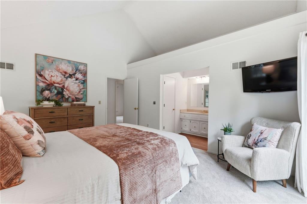 11809 Rosehill Road Overland Park, KS 66210 - Photo 22 of 38