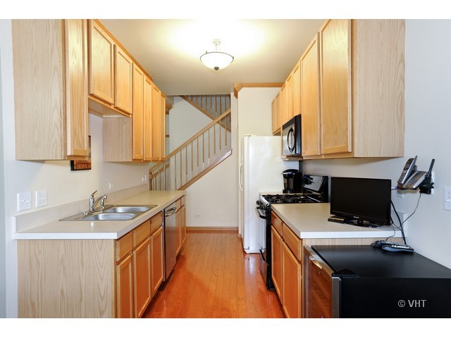 832 County Line Road Aurora, IL 60502 - Photo 7 of 12