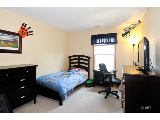 832 County Line Road Aurora, IL 60502 - Photo 9 of 12