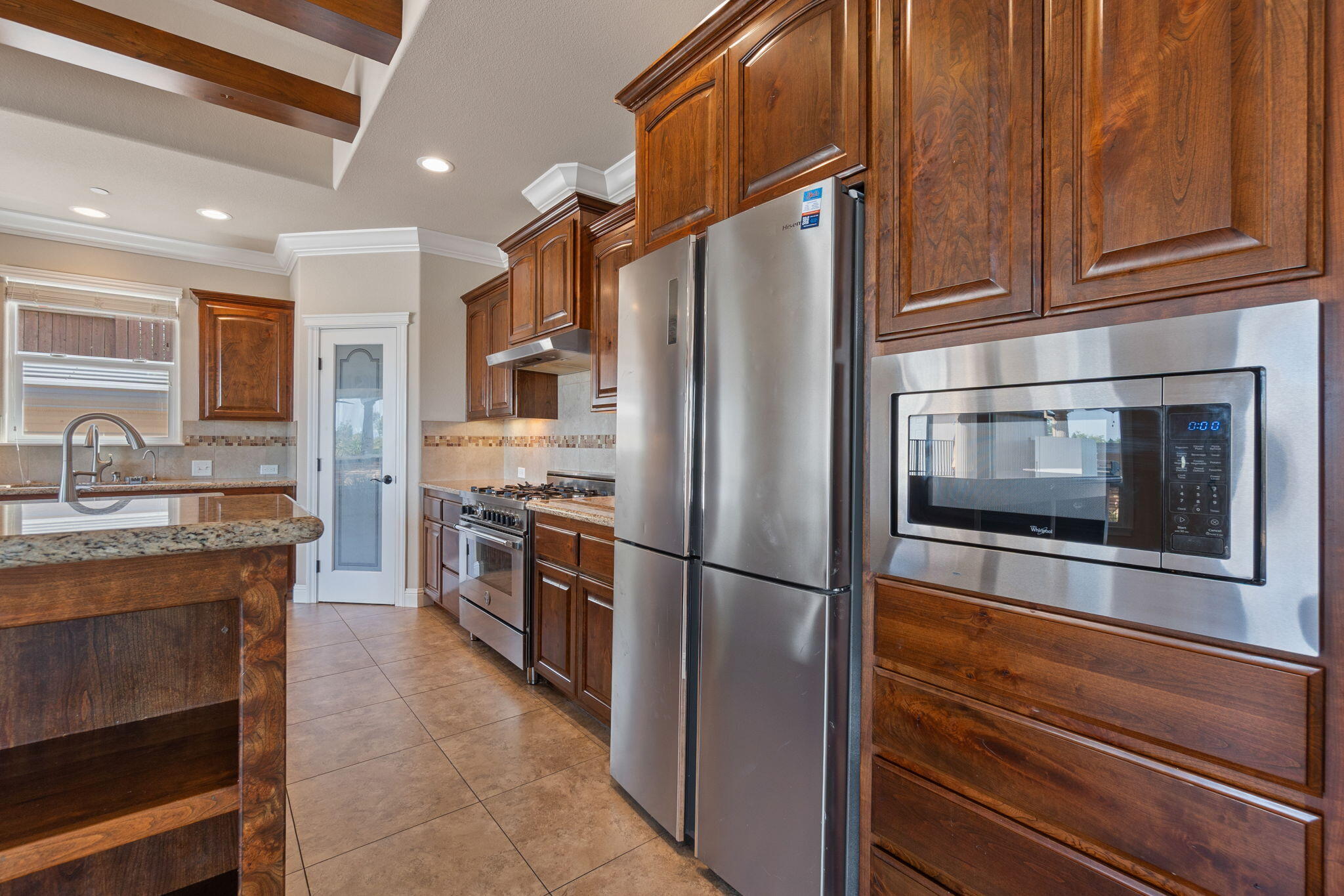 372 Stinson Loop Redding, CA 96003 - Photo 12 of 79 Kitchen