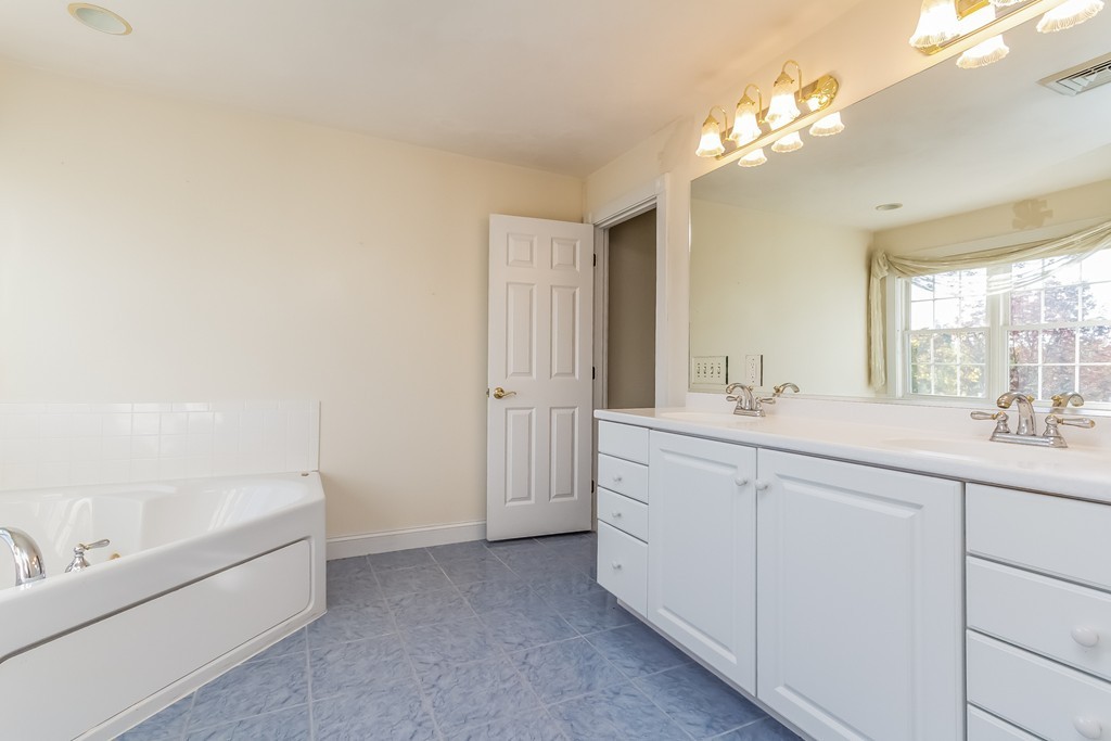 331 Hollis Road Lunenburg, MA 01462 - Photo 18 of 29 Gallery Image 18