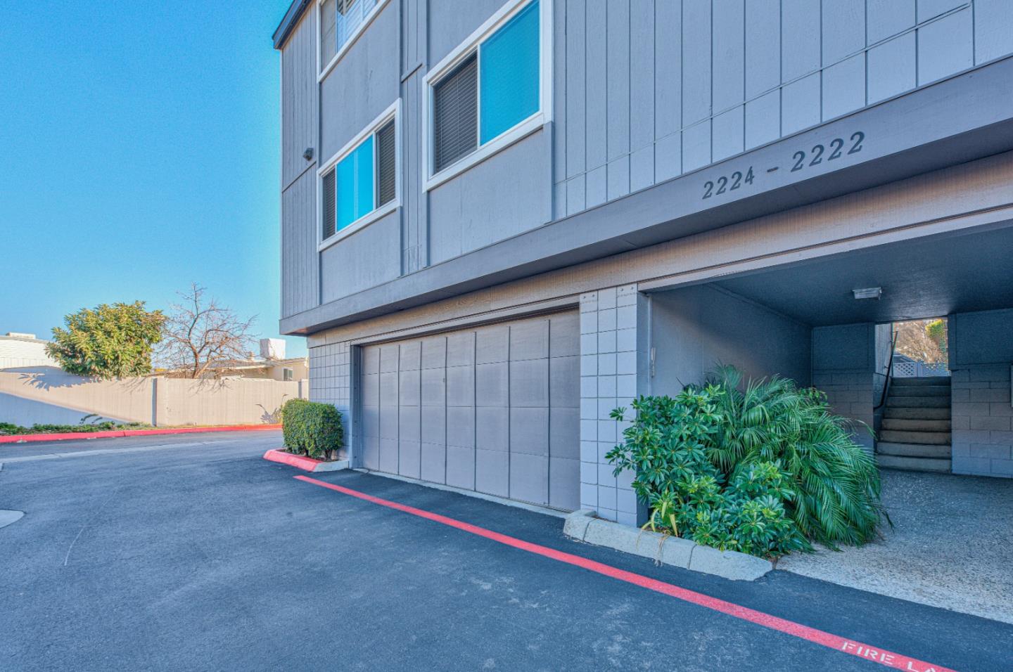 2224 Almaden Road, Unit A San Jose, CA 95125 - Photo 23 of 29 a potted plant on the side of a building