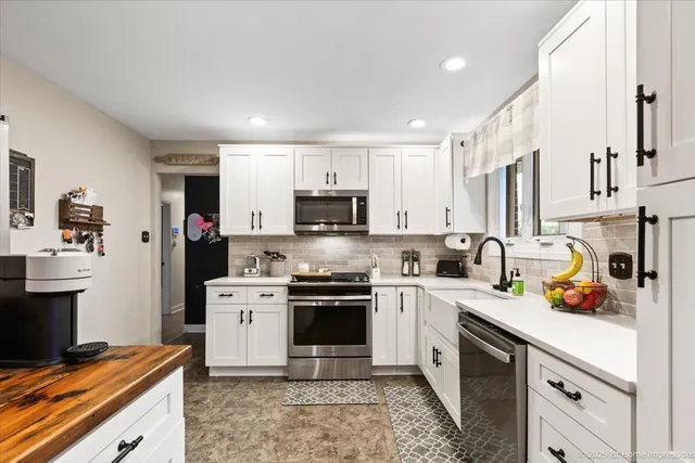 $369,900 | 15309 Walnut Road, Oak Forest, IL 60452