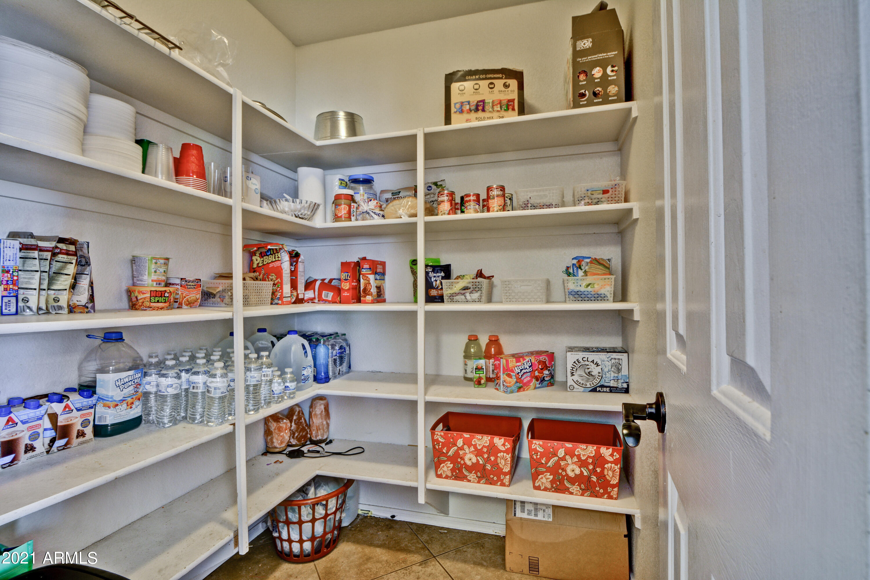 7945 West Hatcher Road Peoria, AZ 85345 - Photo 7 of 15 a room with toys and a book shelf