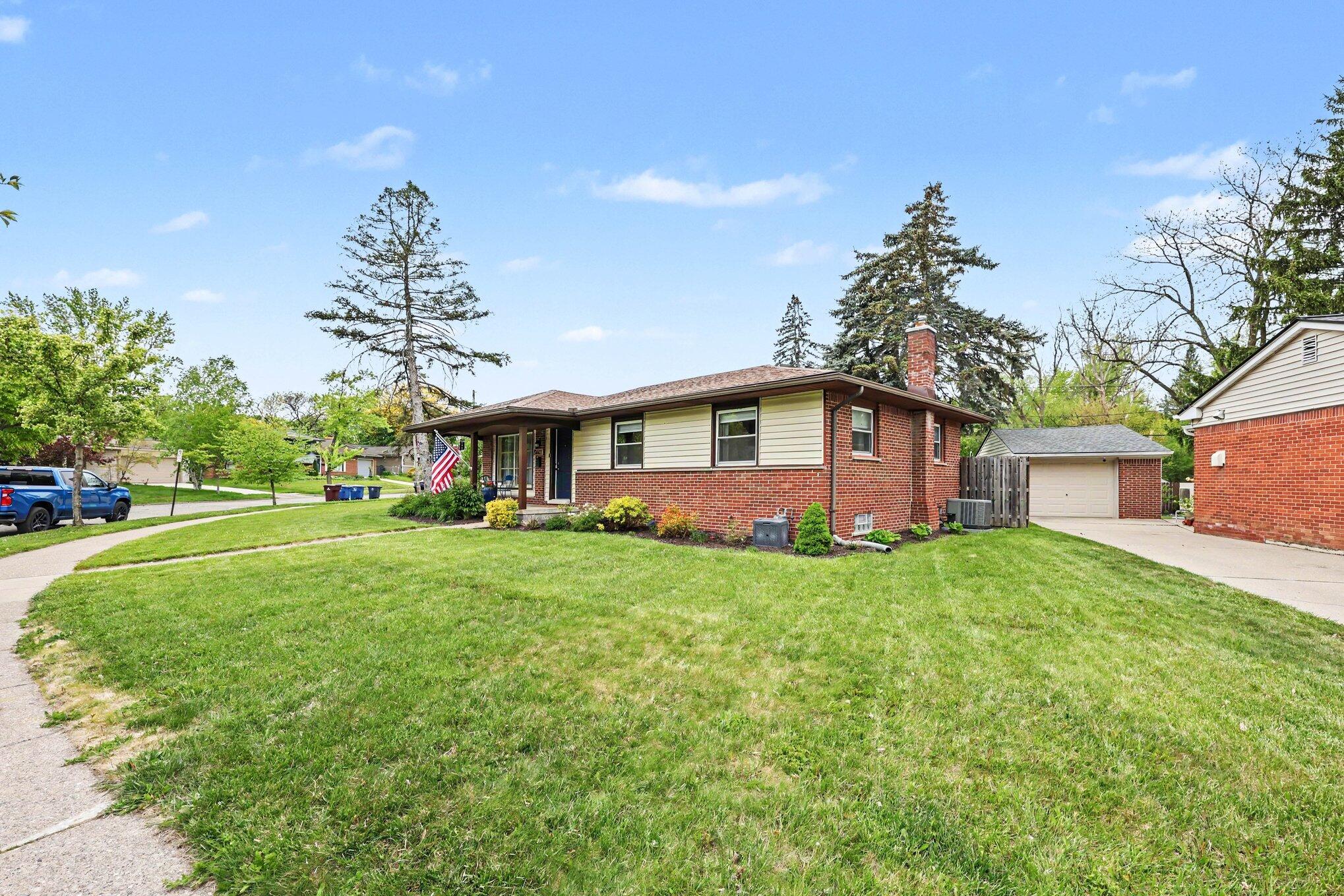 3621 Eli Road Ann Arbor, MI 48104 - Photo 3 of 28 002_cfhj4347_818