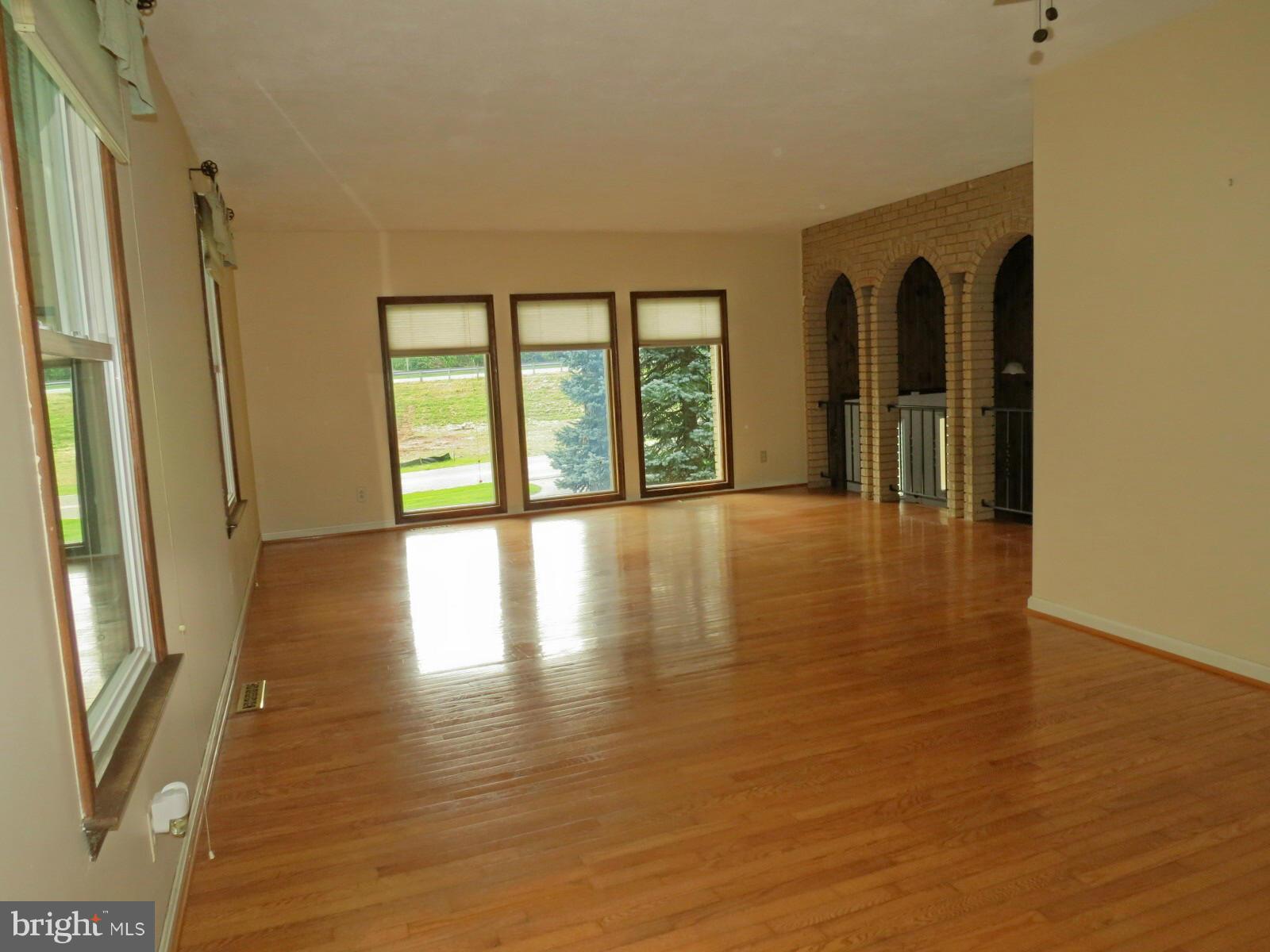 5401 Cabbage Spring Road Mount Airy, MD 21771 - Photo 7 of 30 Living Room