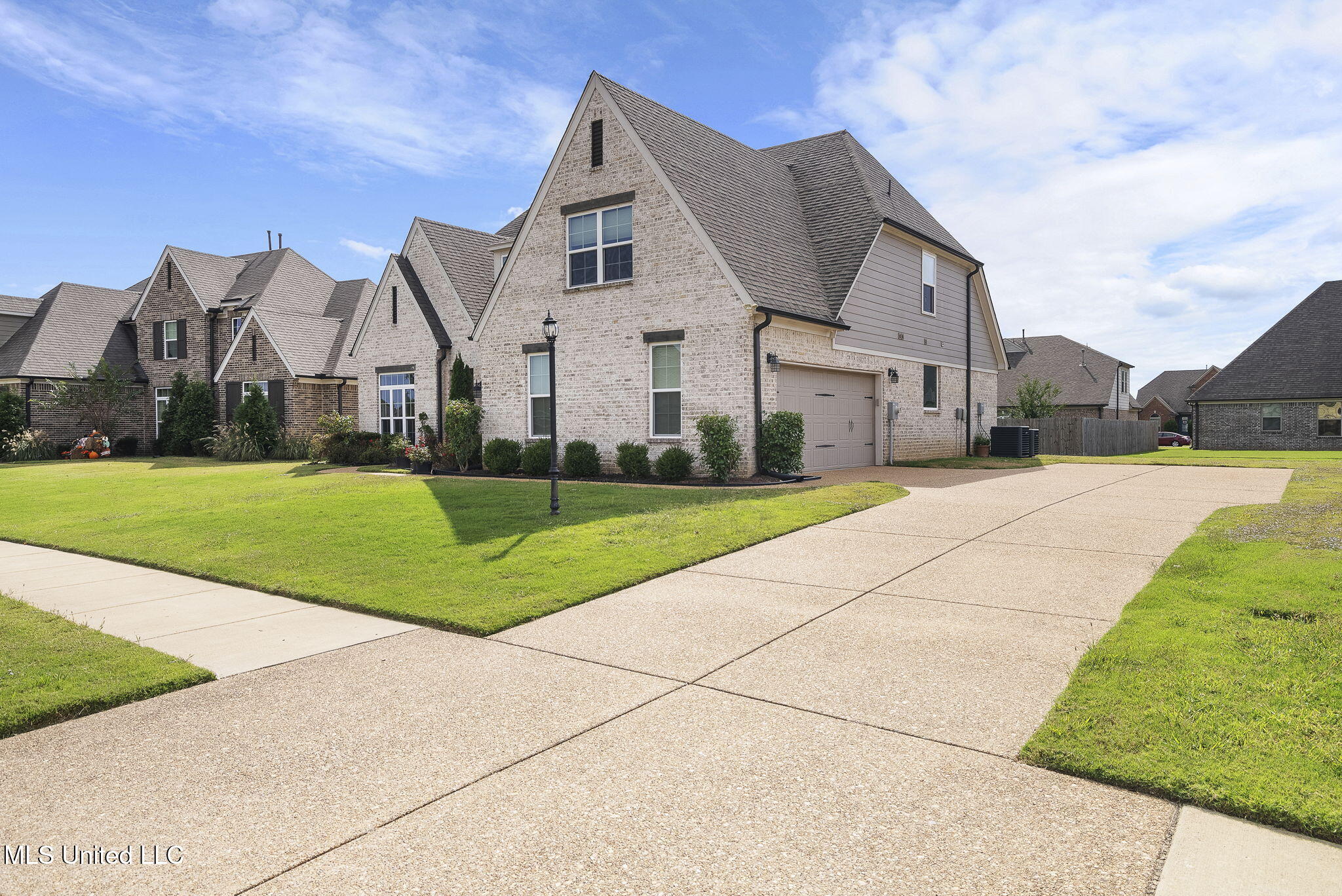 13377 Berkstone Loop Olive Branch, MS 38654 - Photo 4 of 48 4-web-or-mls-13377 Berkstone Loop-03