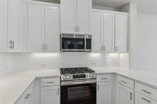 $3,199 | 12895 Raven Way, Unit 33, Farmers Branch, TX 75234