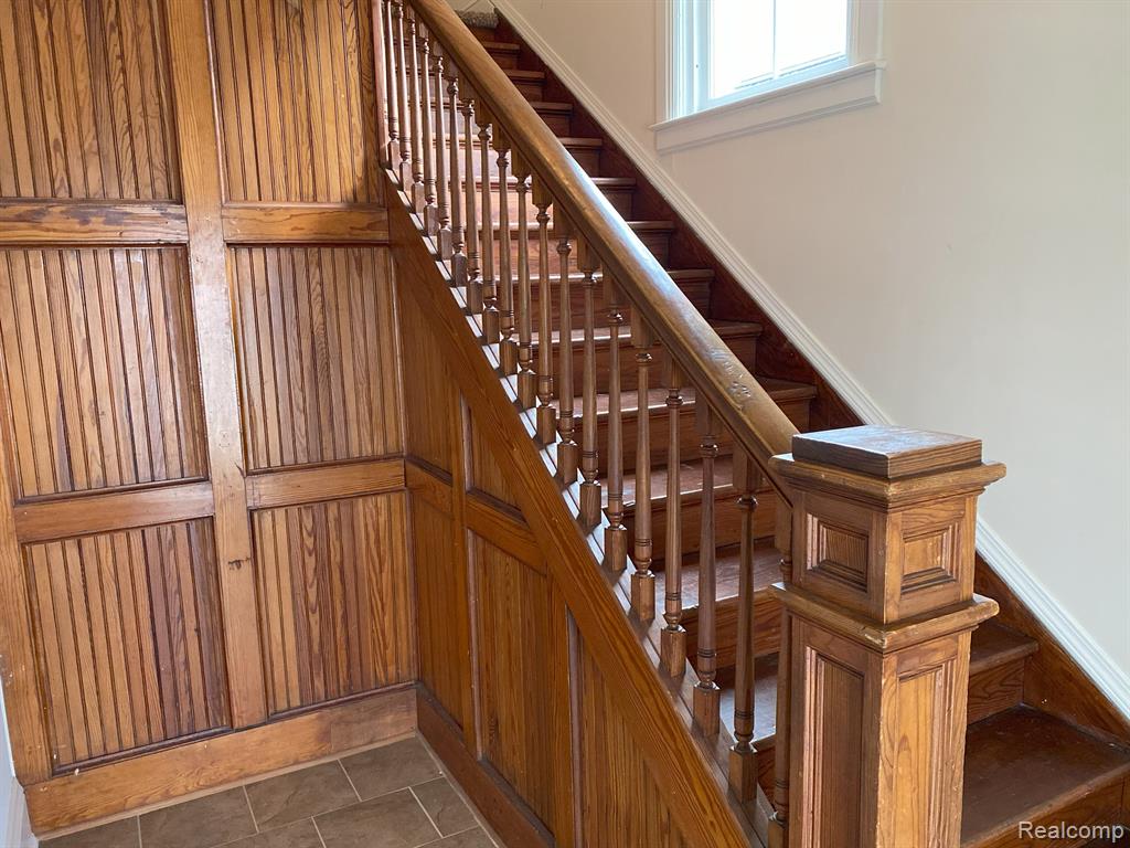 319 Oak Street Rochester, MI 48307 - Photo 3 of 26