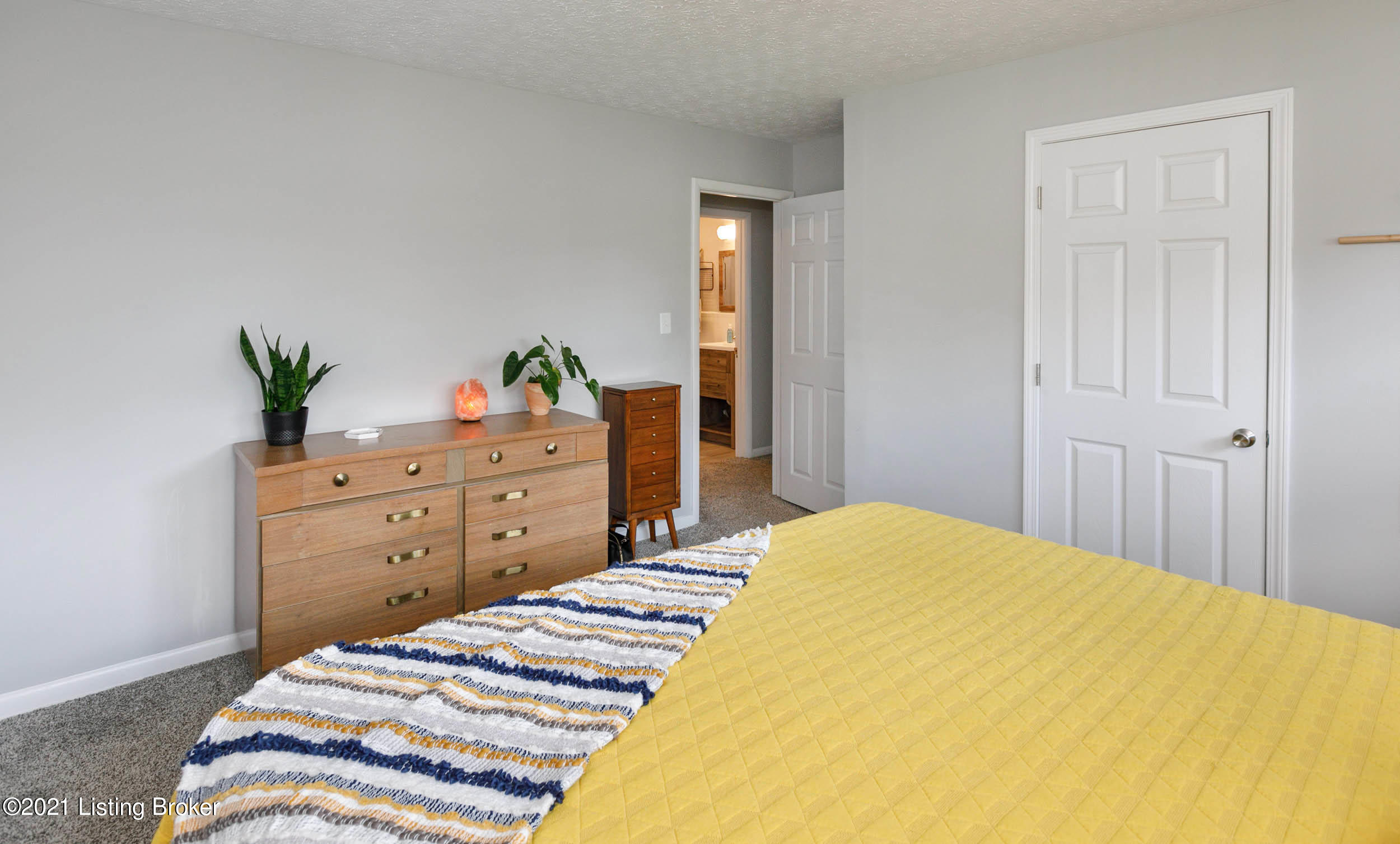 1841 Heaton Road Louisville, KY 40216 - Photo 25 of 33 025