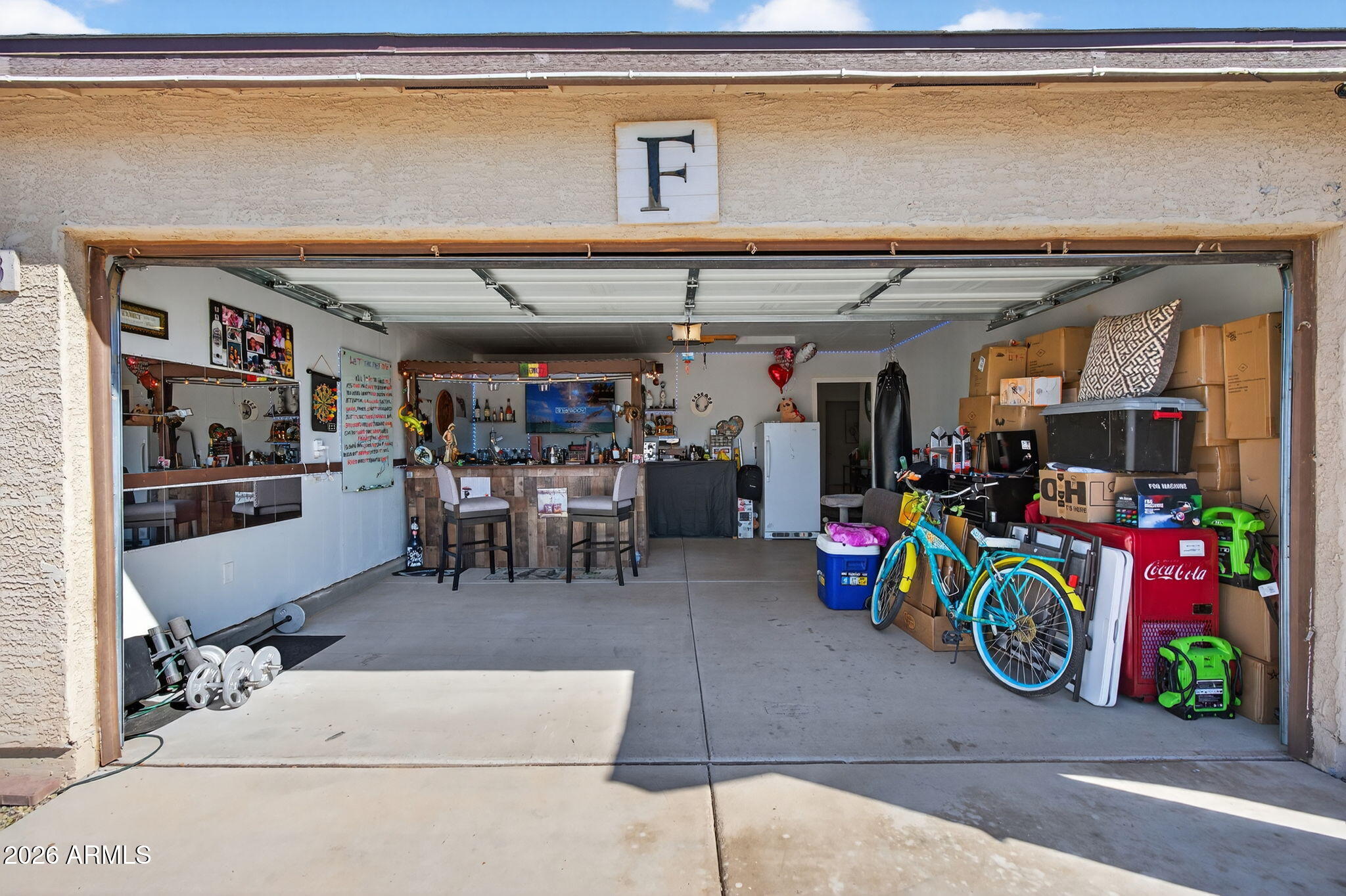 14423 South Capistrano Road Arizona City, AZ 85123 - Photo 28 of 36 a living room with a couch and a table