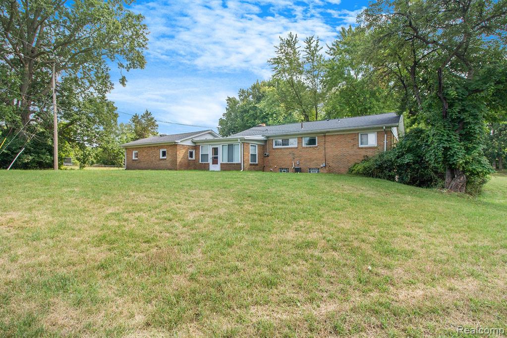 7280 Perry Lake Road Clarkston, MI 48346 - Photo 24 of 27 Gallery Image 24