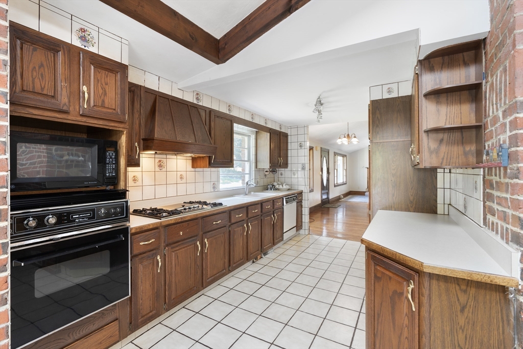 24 Old Jacobs Road Georgetown, MA 01833 - Photo 3 of 28 Gallery Image 3