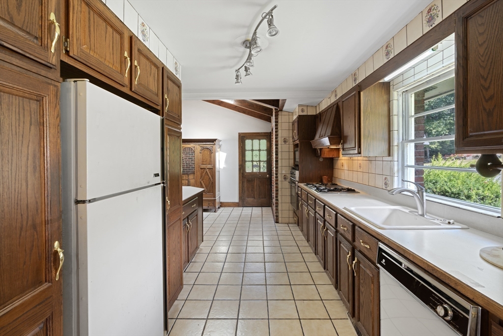 24 Old Jacobs Road Georgetown, MA 01833 - Photo 5 of 28 Gallery Image 5