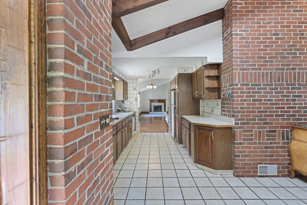 24 Old Jacobs Road Georgetown, MA 01833 - Photo 6 of 28 Gallery Image 6