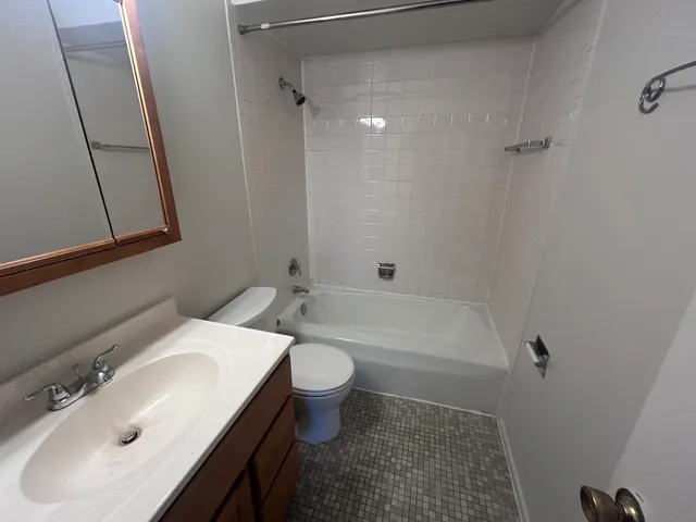$1,350 | 7300 West North Avenue, Unit 5C, Elmwood Park, IL 60707