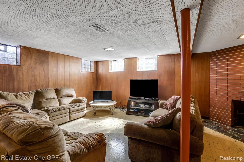 470 Cook Road Grosse Pointe Woods, MI 48236 - Photo 33 of 47
