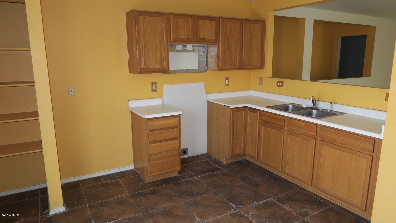 11622 West Charter Oak Road El Mirage, AZ 85335 - Photo 5 of 17 Kitchen