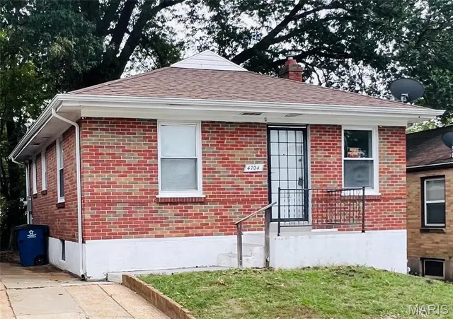 $99,900 | 4704 Seattle Street, Northwoods, MO 63121