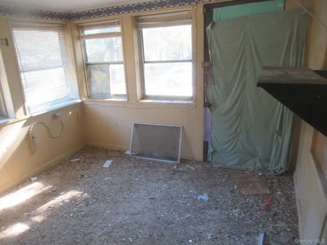 a view of empty room with window