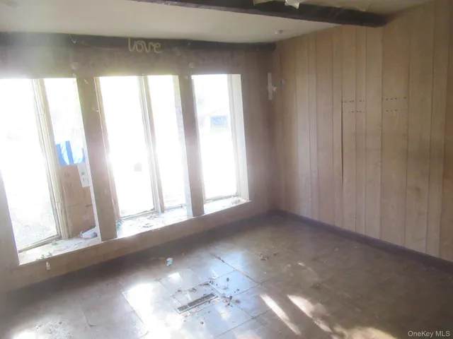 an empty room with a empty space