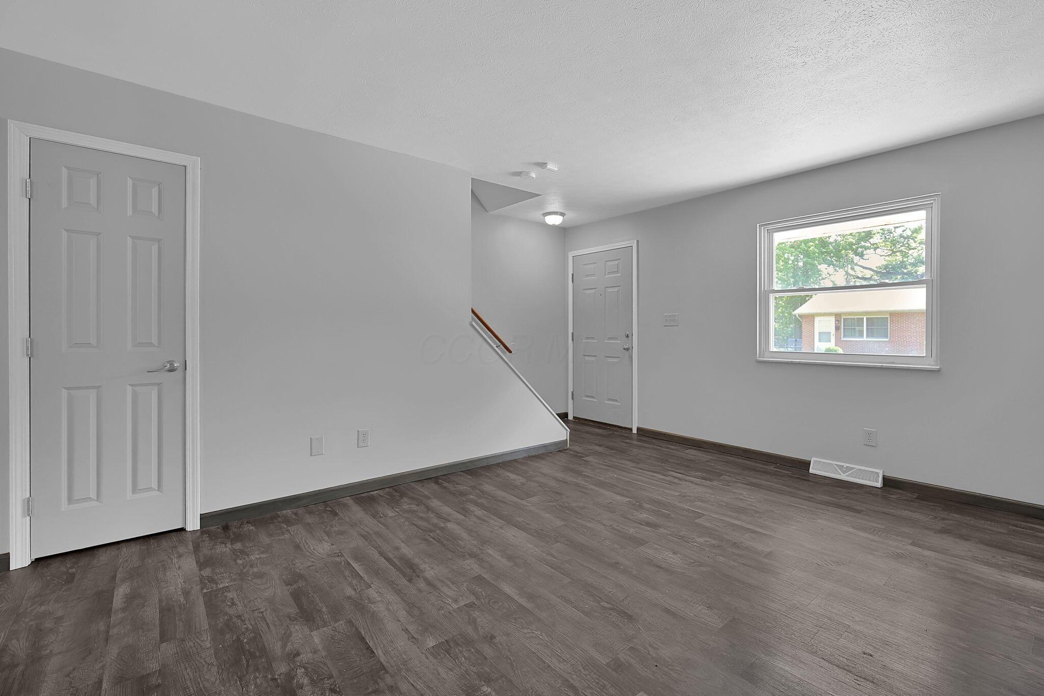53 Neil Street, Unit 11 Delaware, OH 43015 - Photo 2 of 21 6-web-or-mls-53-neil-st