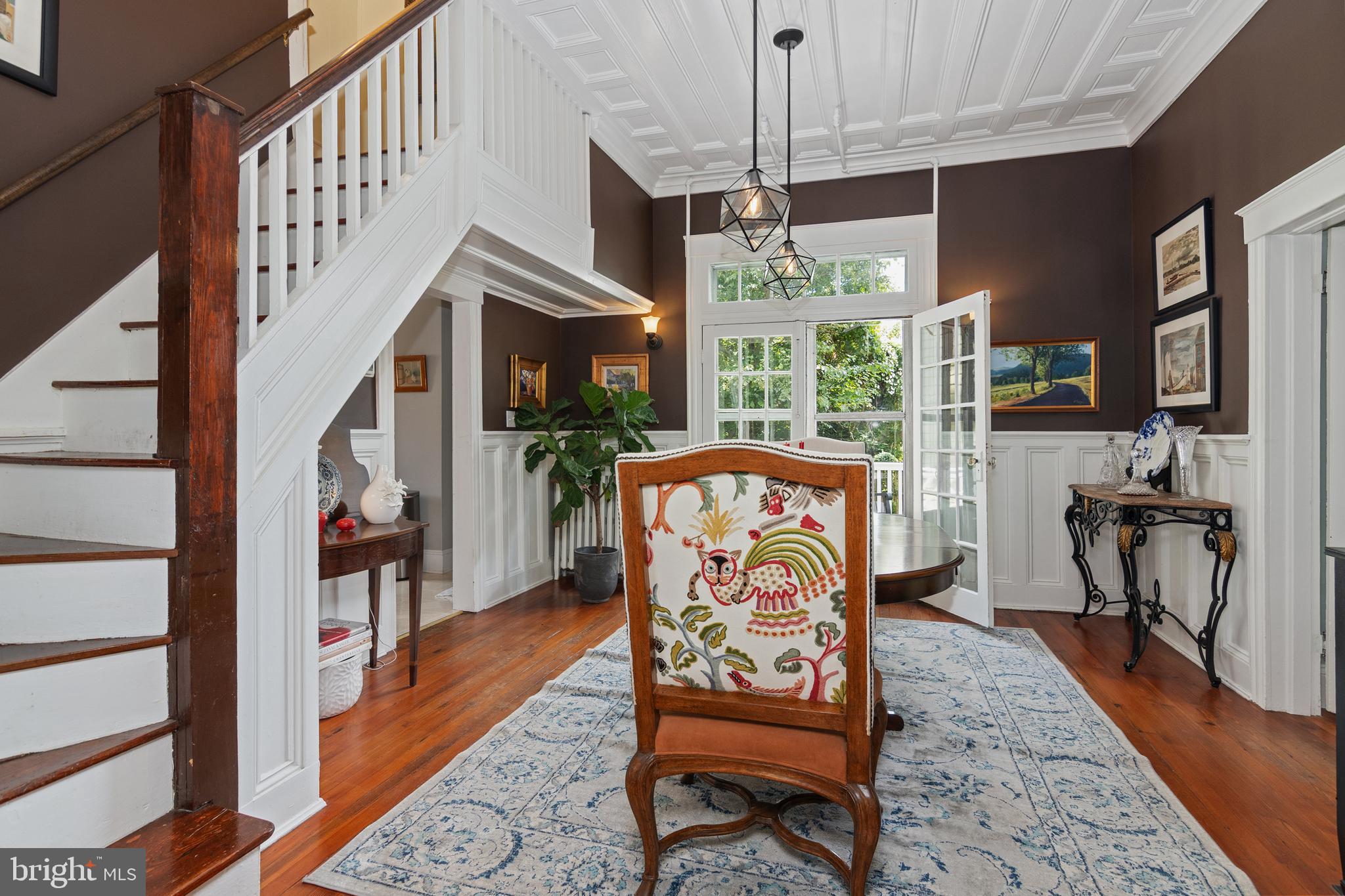 306 Oakley Street Cambridge, MD 21613 - Photo 20 of 35 a balcony view with furniture and a book shelf