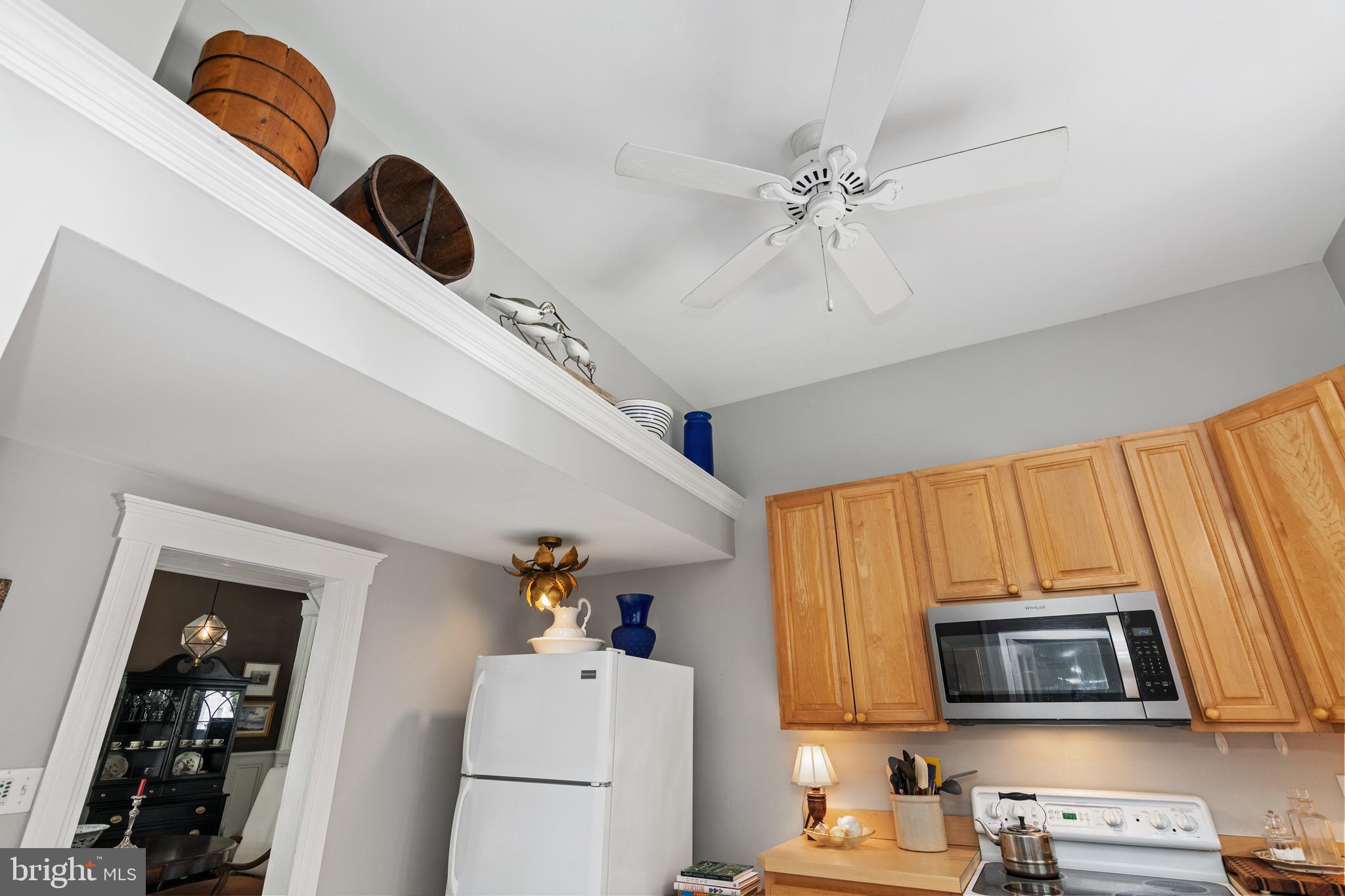 306 Oakley Street Cambridge, MD 21613 - Photo 26 of 35 a kitchen with a microwave a stove and a microwave