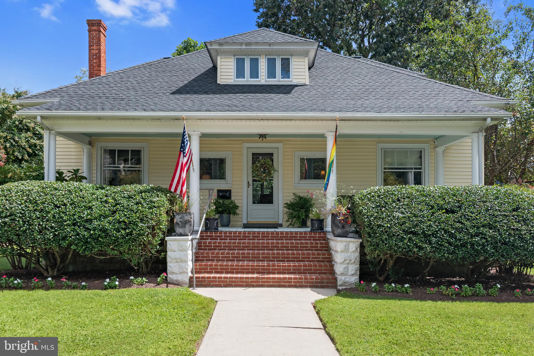 306 Oakley Street Cambridge, MD 21613 - Photo 3 of 35 a front view of a house with a yard