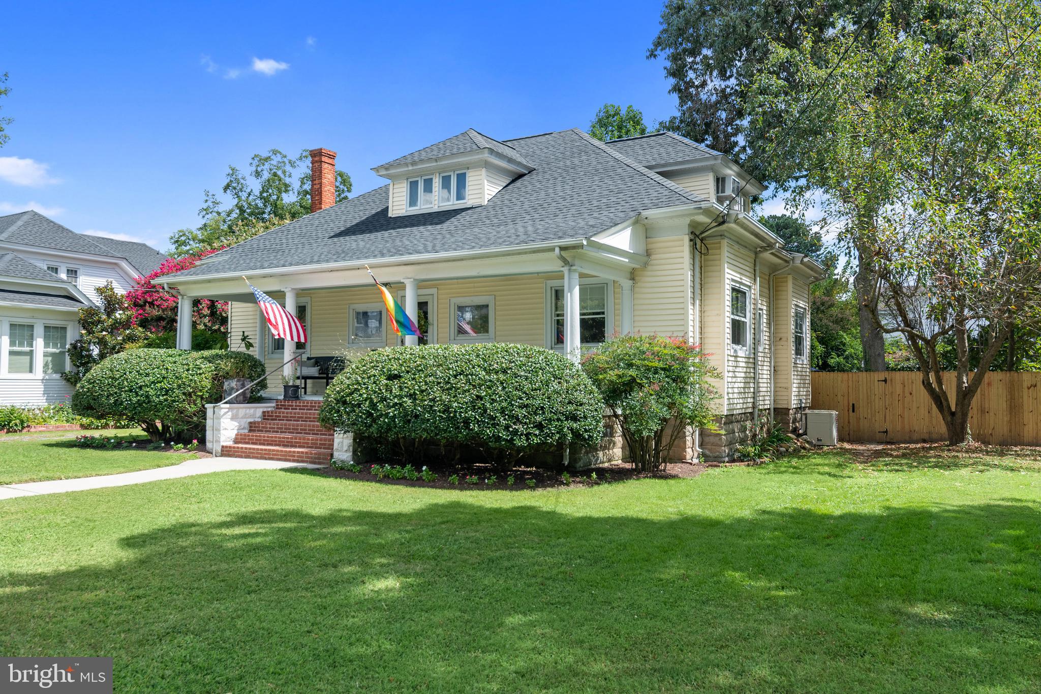 306 Oakley Street Cambridge, MD 21613 - Photo 4 of 35 a front view of a house with a yard