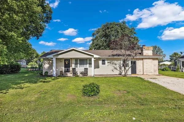 $160,000 | 904 South Washington Street, Sullivan, IL 61951