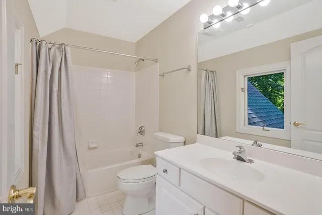 a view of an empty room with a kitchen