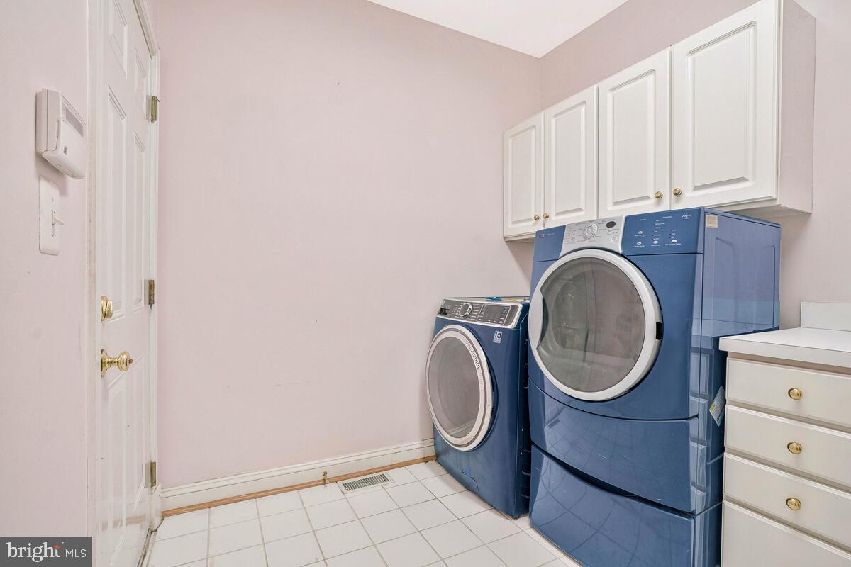 502 Seneca Knoll Court Great Falls, VA 22066 - Photo 40 of 56 a utility room with sink dryer and washer