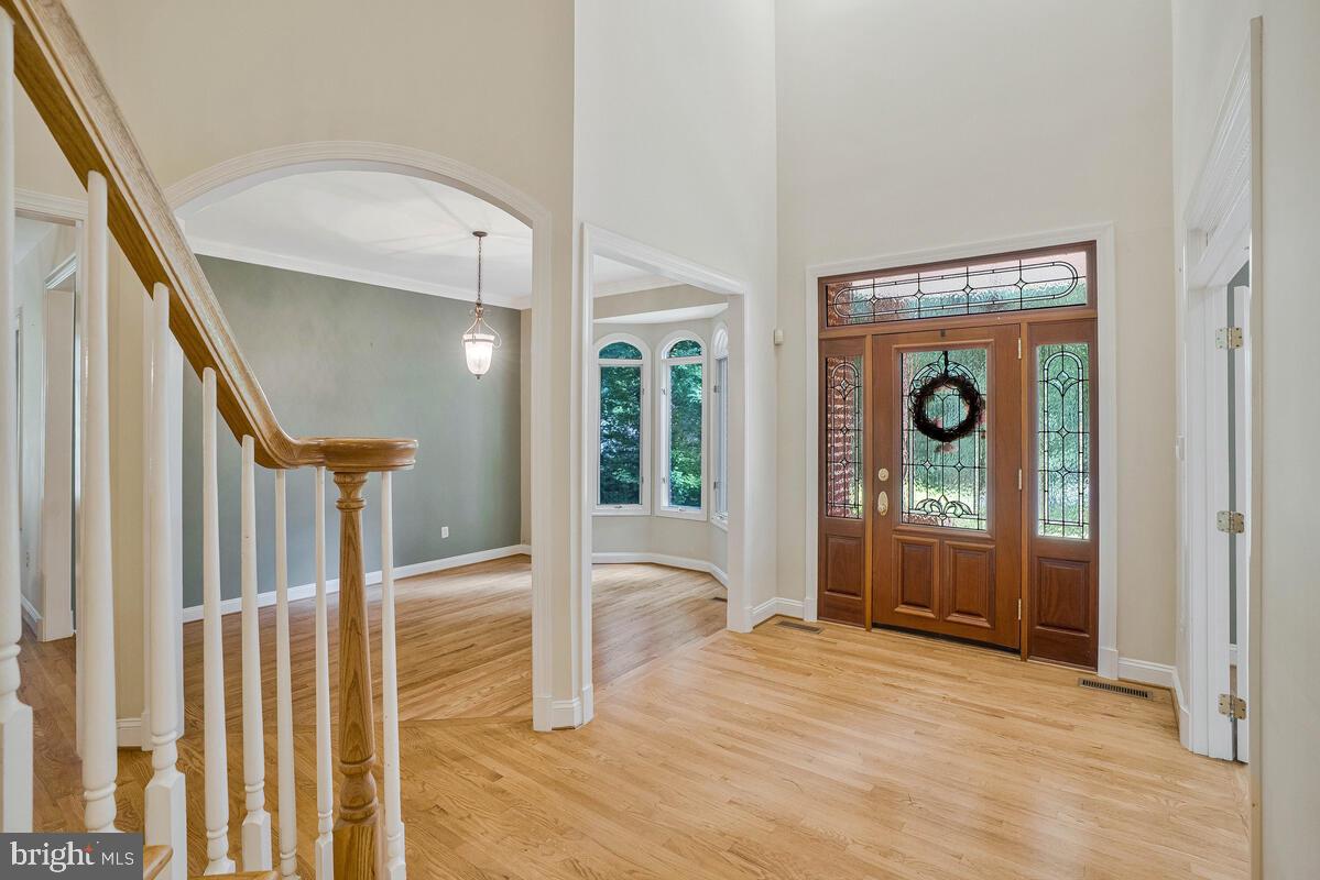 502 Seneca Knoll Court Great Falls, VA 22066 - Photo 7 of 56