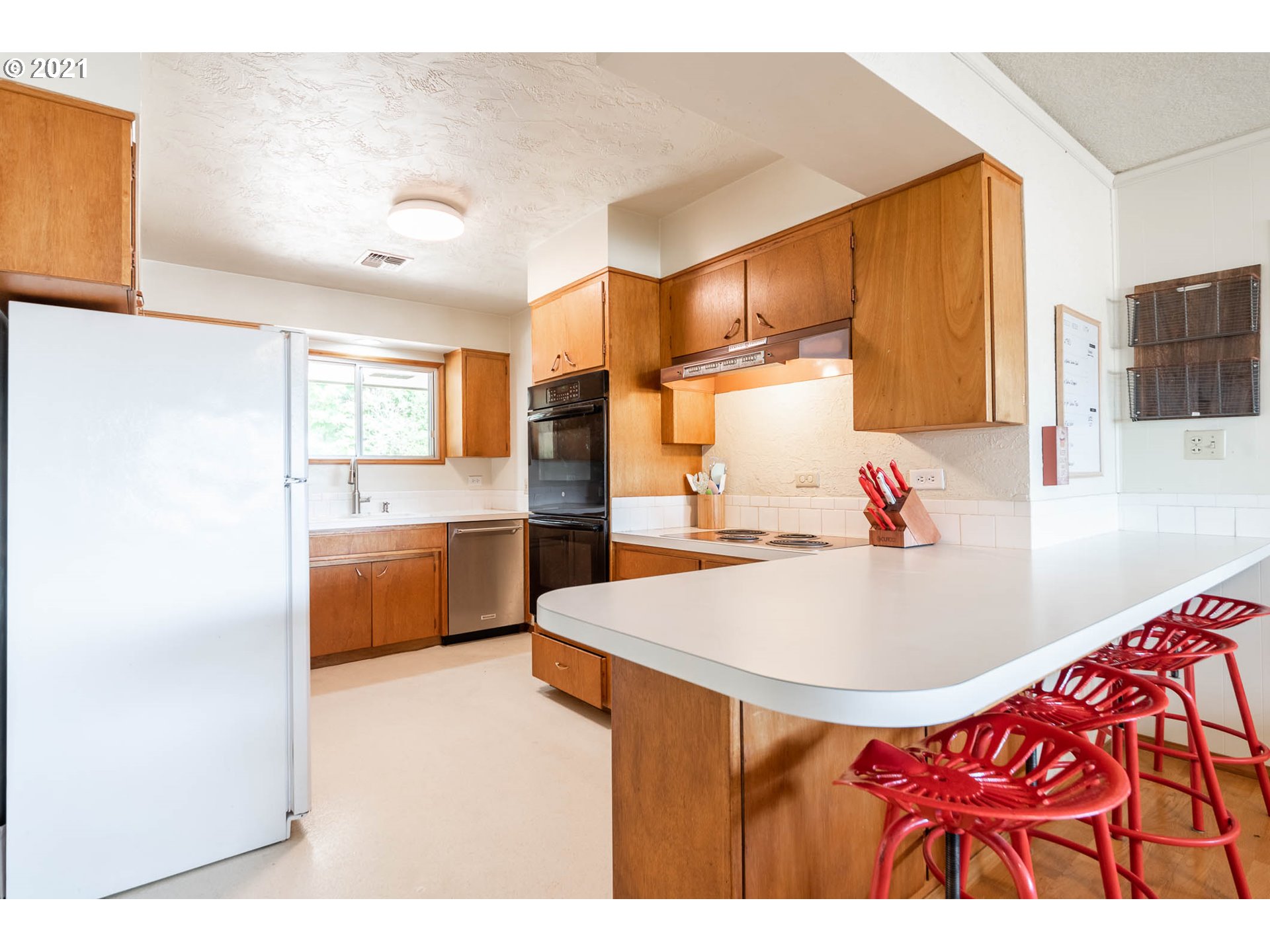 37931 M J Chase Road Springfield, OR 97478 - Photo 12 of 32 a kitchen with a sink and cabinets