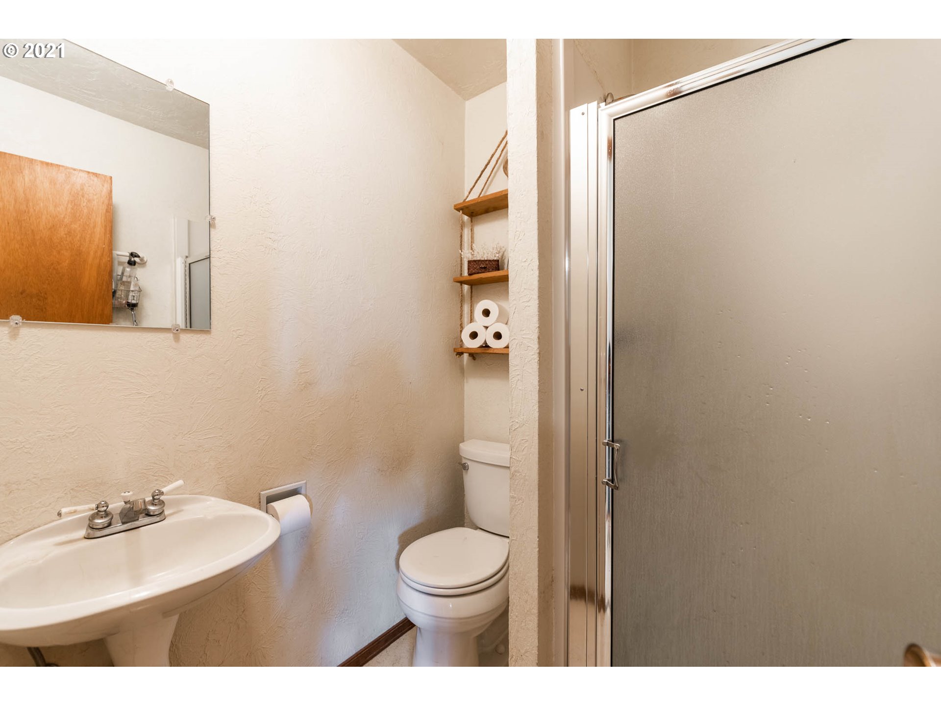 37931 M J Chase Road Springfield, OR 97478 - Photo 17 of 32 a bathroom with a sink a toilet and shower