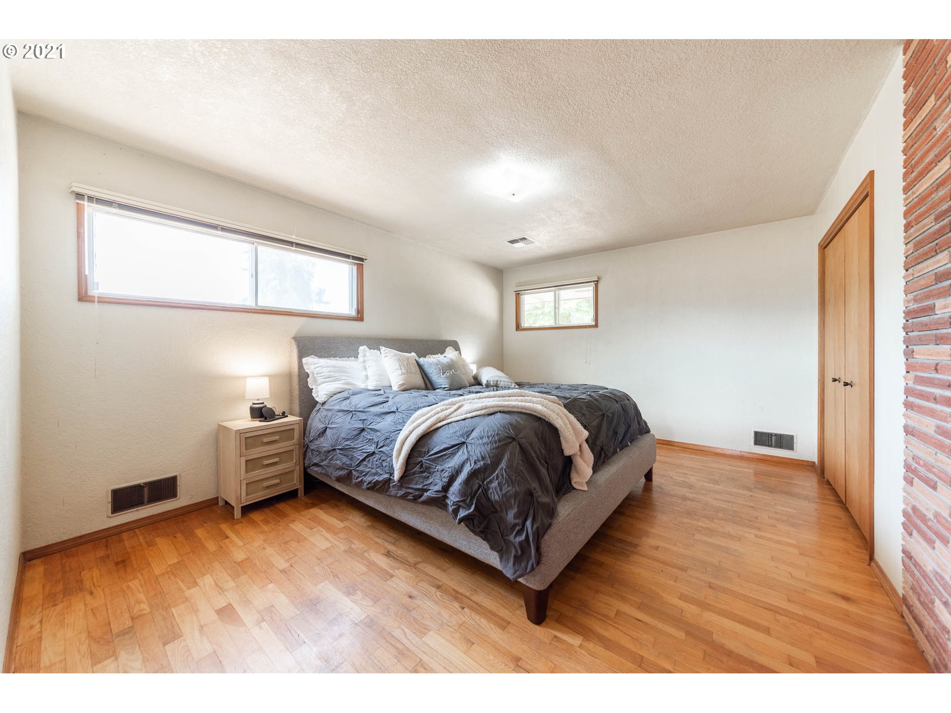 37931 M J Chase Road Springfield, OR 97478 - Photo 21 of 32 a bedroom with a bed and window