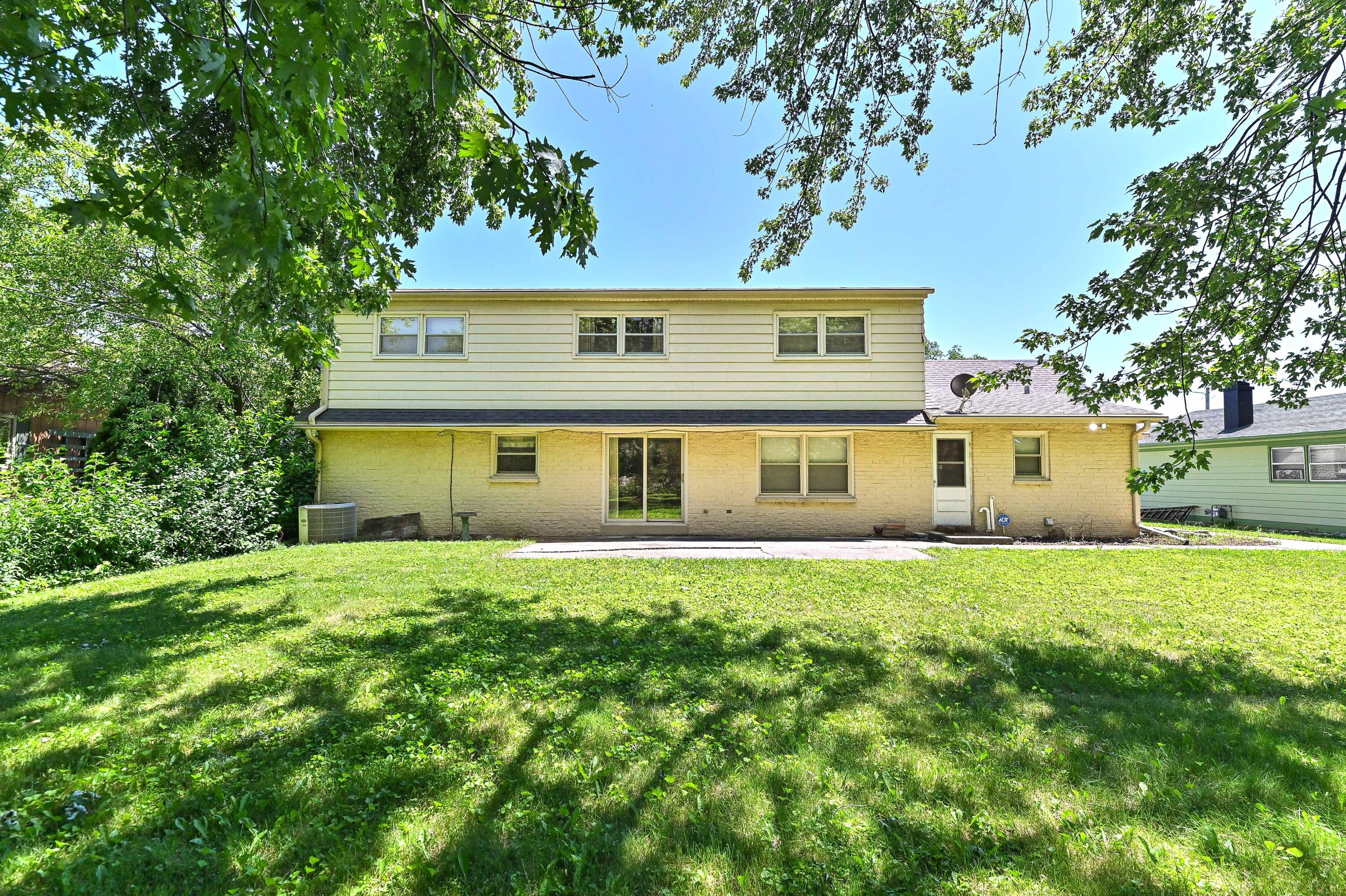 146 Perry Avenue Racine, WI 53406 - Photo 34 of 36 perry-41
