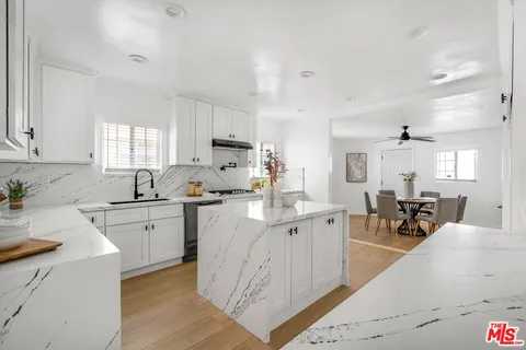 $1,119,000 | 4137 West 58th Place, Los Angeles, CA 90043