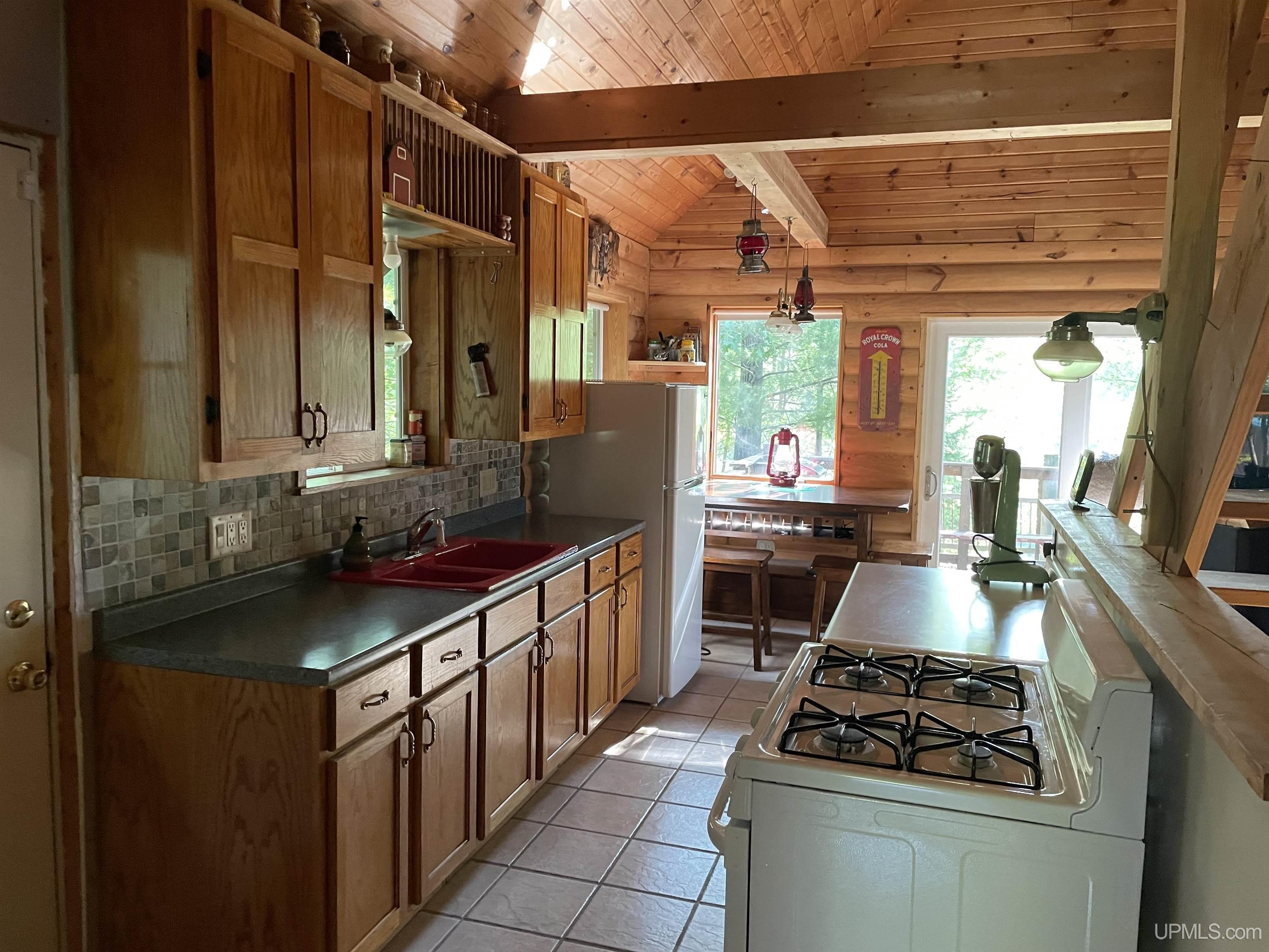 W11894 Jones Road Athelstane, WI 54104 - Photo 7 of 44