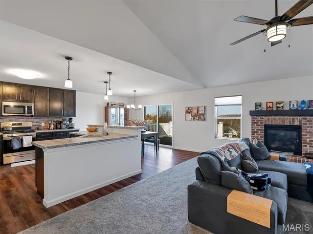 $380,000 | 1833 Sunset Ridge, Festus, MO 63028