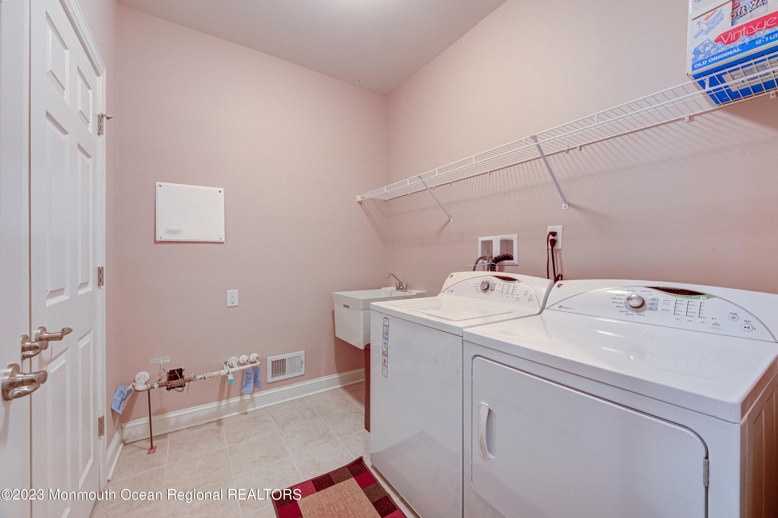 15 Comtois Road Manalapan, NJ 07726 - Photo 27 of 42 Laundry Room
