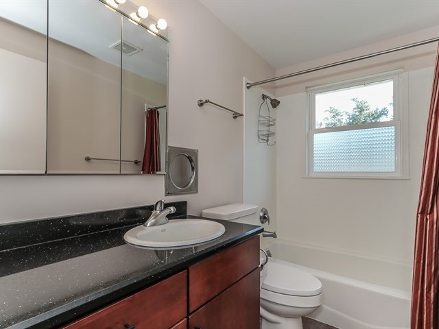 895 Ruth Drive Elgin, IL 60123 - Photo 14 of 20