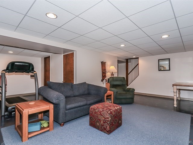 895 Ruth Drive Elgin, IL 60123 - Photo 18 of 20