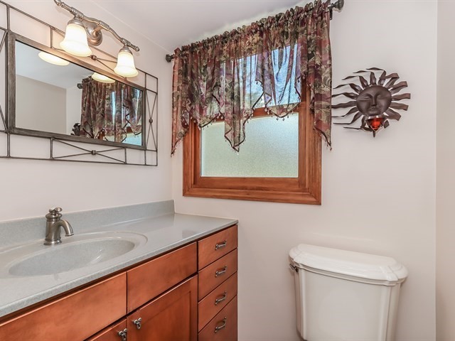 895 Ruth Drive Elgin, IL 60123 - Photo 10 of 20