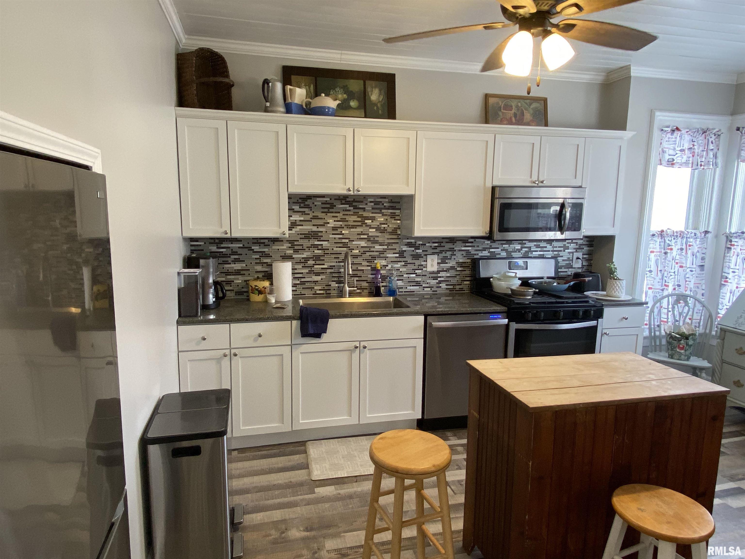 312 North 2nd Avenue Canton, IL 61520 - Photo 8 of 37
