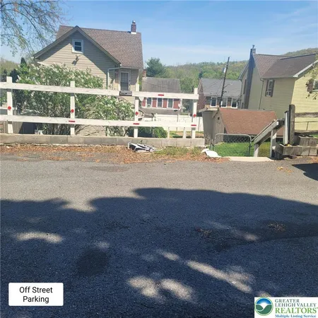 $2,400 | 440 New Street, Freemansburg, PA 18017
